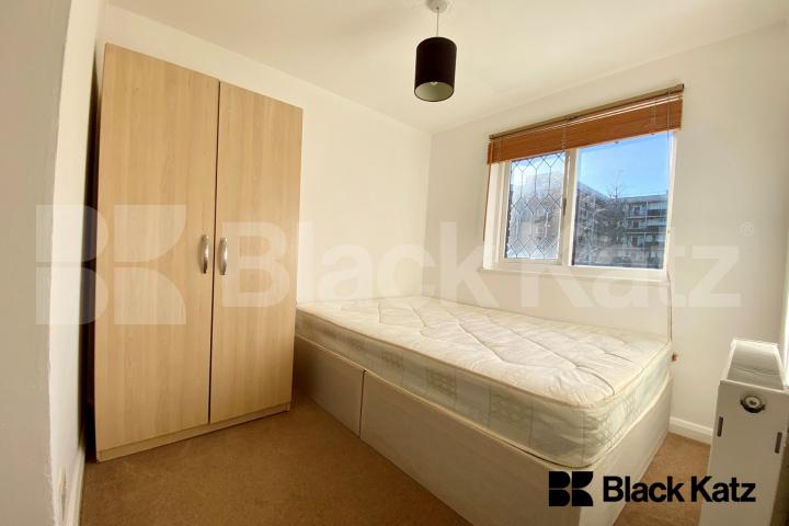 Two bedroomed house with study room, conservatory, parking & charming garden   Kinburn Street, Rotherhithe/Canada Water. 